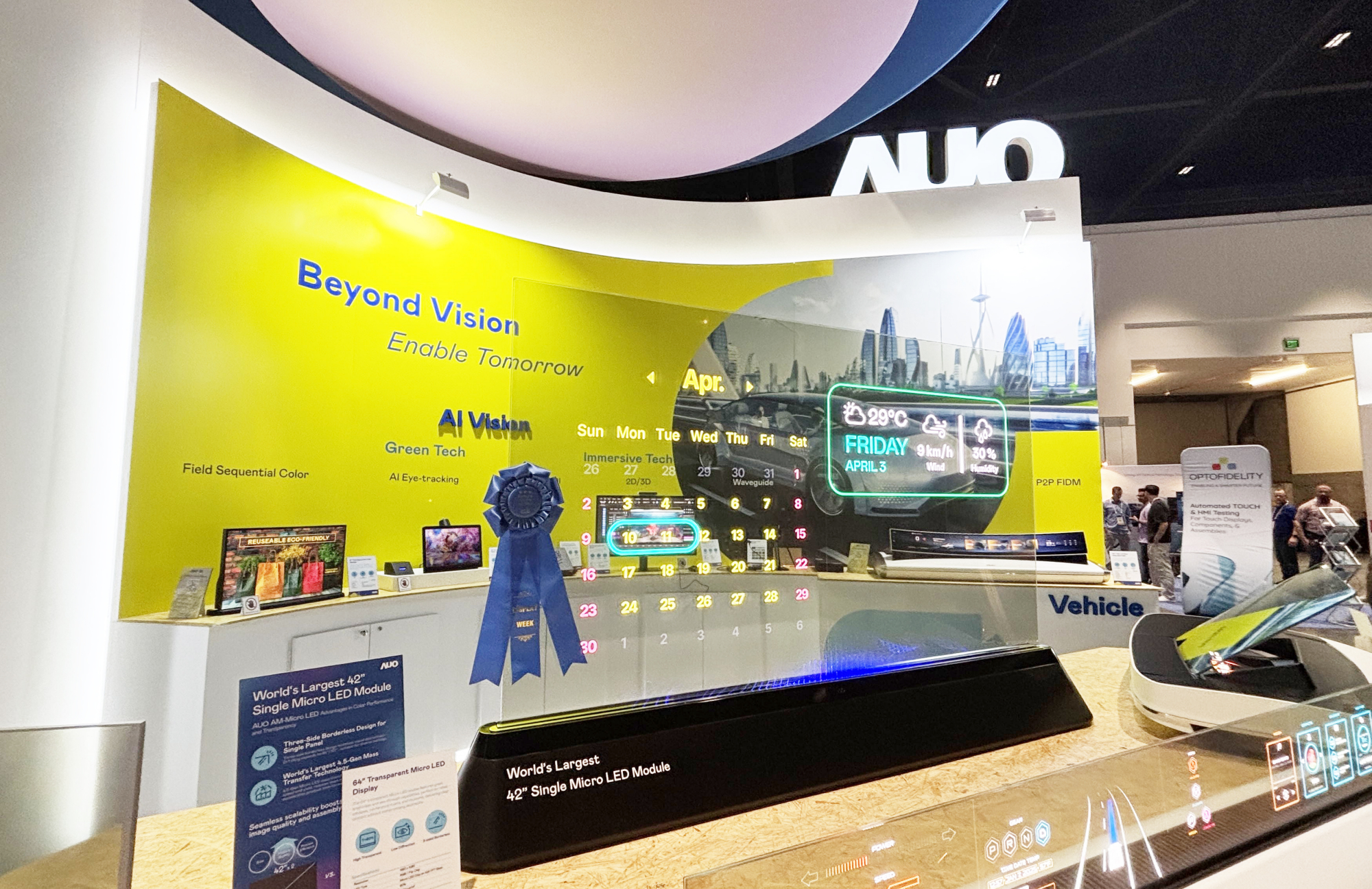 LEYU�پW64��͸��Micro LED�@ʾ���@�����Micro LED���g���ê�������^���͸����͸������ͬ�r�߂�1,000 nits�ĸ����ȱ��F����͸�^�����ğo�pƴ�����죬���������`����ڶ�Ԫ������չ�F��Micro LED�@ʾ���g���r�յğo�ޝ���