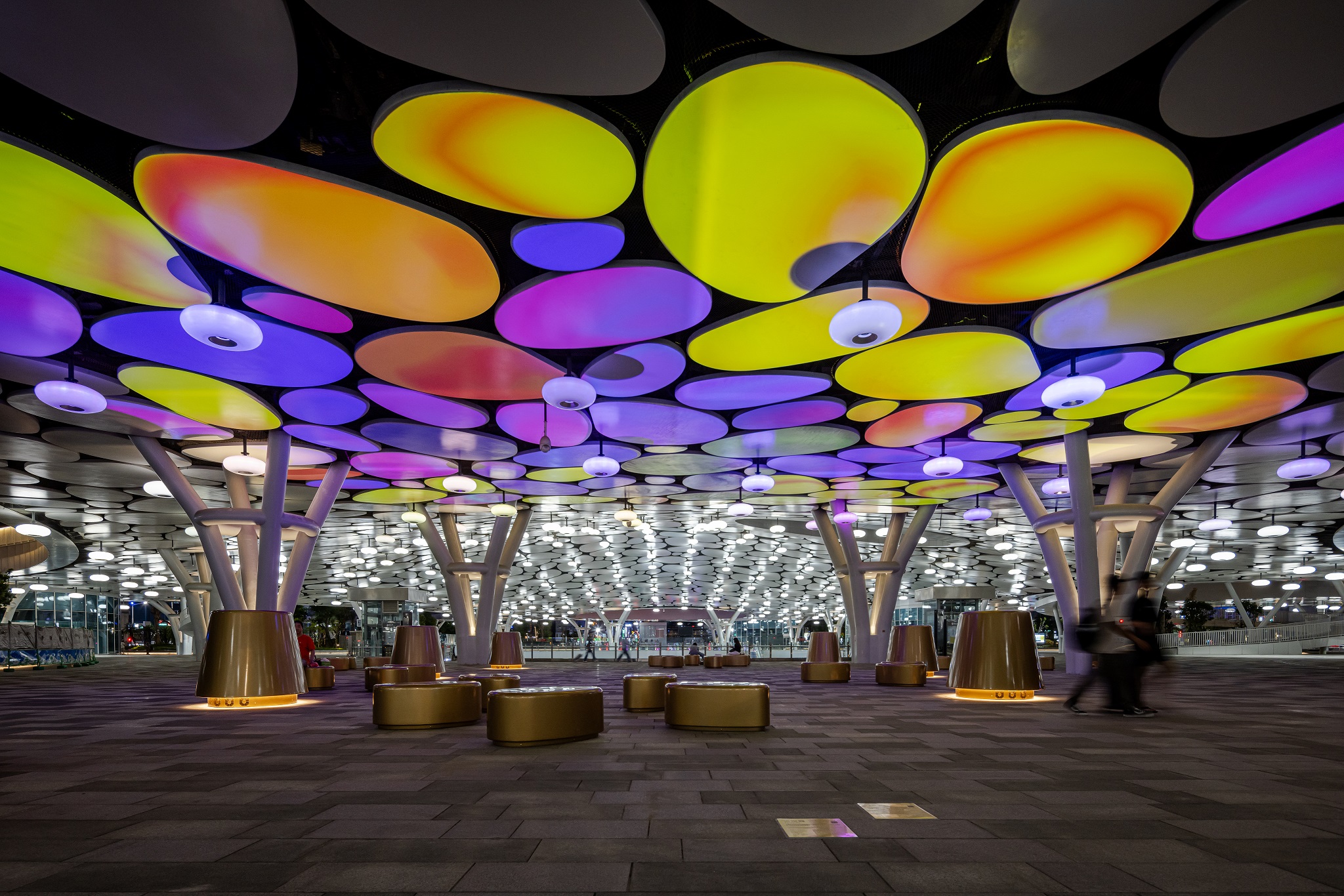 춡�Ⱦɫ�ʡ���Ʒ�У���(chu��ng)�����g�f(xi��)��ˇ�g(sh��)�F(tu��n)�(du��)������܇վ����2700Ƭ�X�u�(y��n)��Ⱦ���_��ɫ�ʣ����O(sh��)���O(sh��)������Ӱܛ�w���ӵ��F(xi��n)��(ch��ng)�{(di��o)У���_���⾀��(zh��n)�_�����(y��n)����棬չ�F(xi��n)�Ӵ��c�⾳