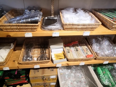 產(chǎn)品標簽錯漏、旗下多家代工廠曾抽檢不合格,門店七千家的鍋圈食匯還能火多久?